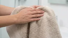 Wie oft sollten Handtücher gewaschen werden: Wann muss man sie nicht nach jedem Duschen wechseln und wann ist es an der Zeit?